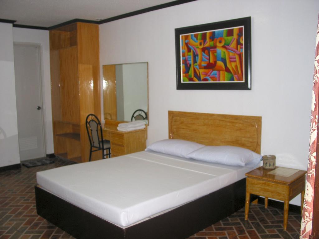 Crosswinds Ocean Hotel Paranaque City Екстер'єр фото